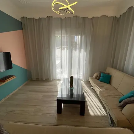 Number 10 Apartament Néa Péramos