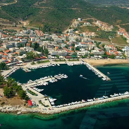 Number 10 Apartament Néa Péramos