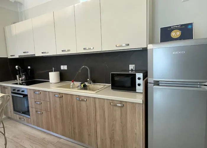 Number 10 * Néa Péramos