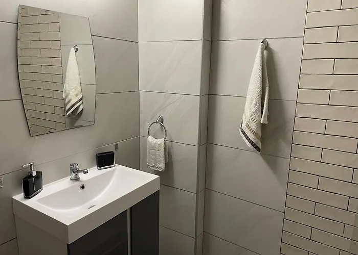 Number 10 * Néa Péramos